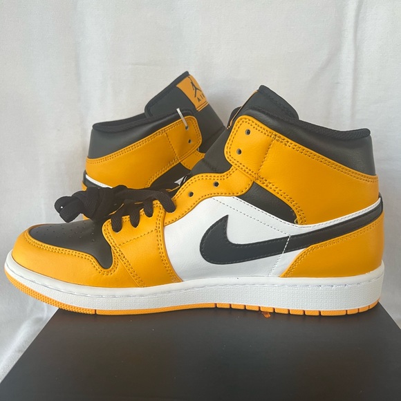 Air Jordans, 1 mid taxi. - Picture 6 of 11